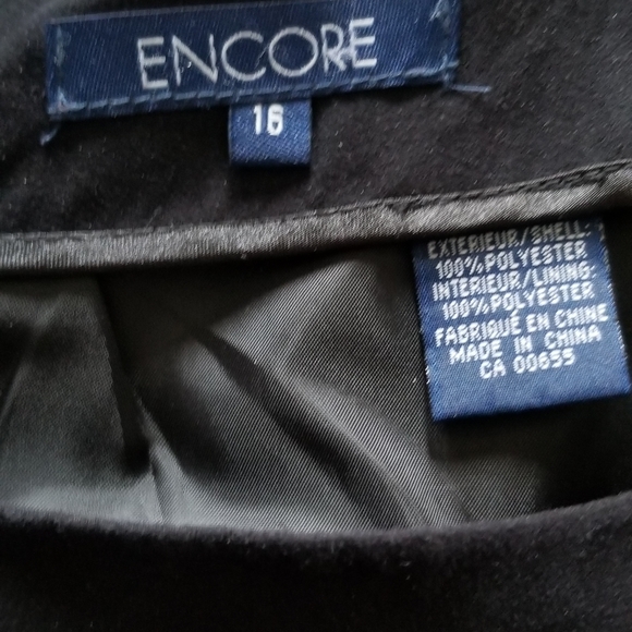 Fully lined short faux suede skirt - Picture 2 of 2